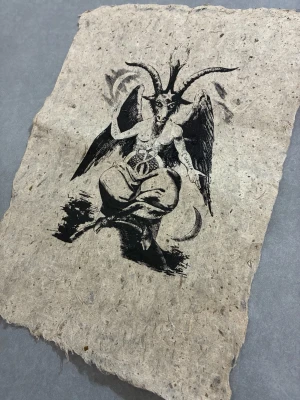 Handgjort papper med Baphomet-tryck - Screen printat på handgjort papper , kommer med extra gåva 