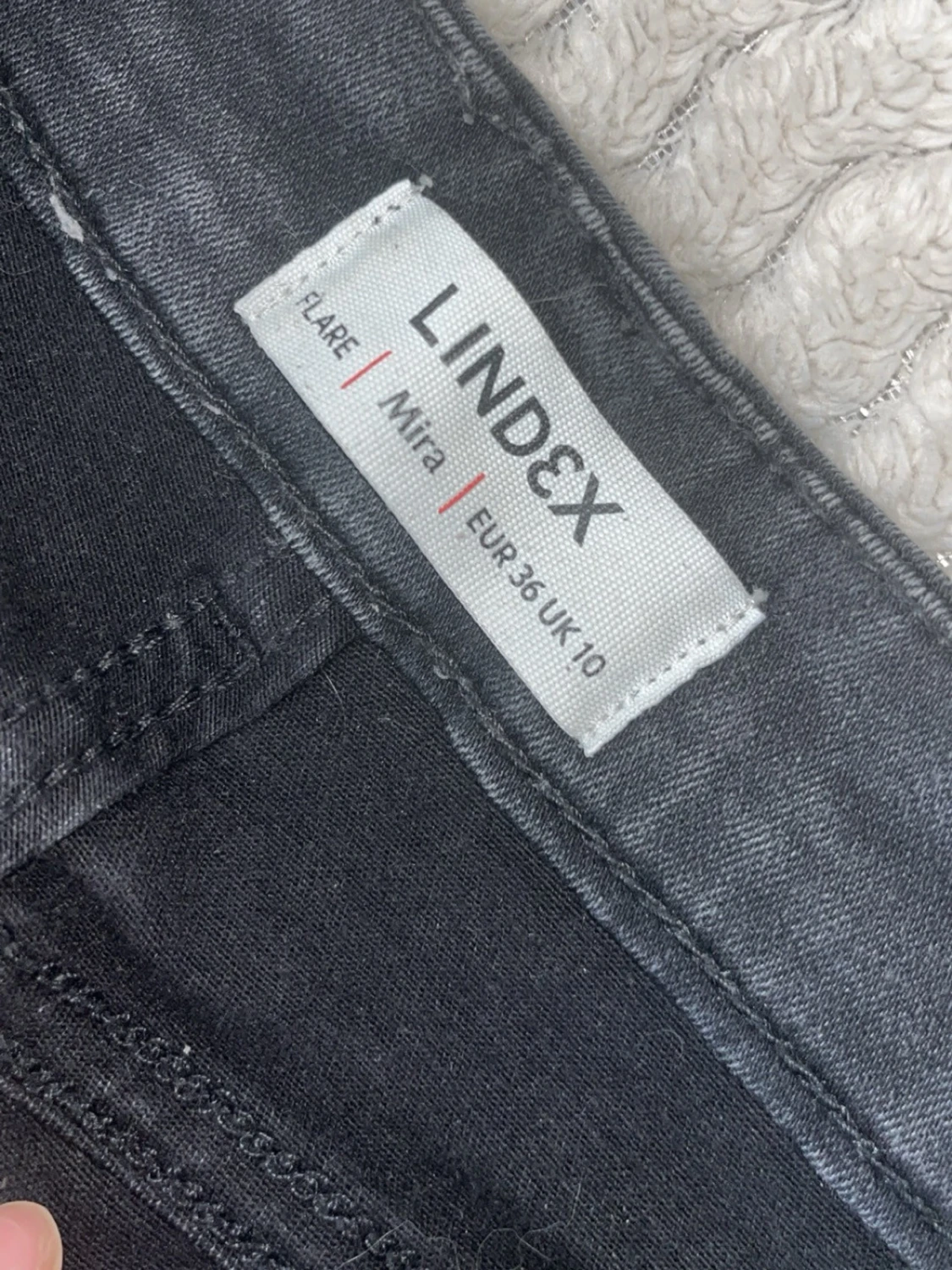 Svarta bootcut jeans  - 2