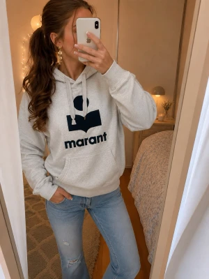 Isabel marant hoodie  - Super snygg och cool isabel marant hoodie utan defekter i ett väldigt fint skick! Försöker frakta samma dag ☺️