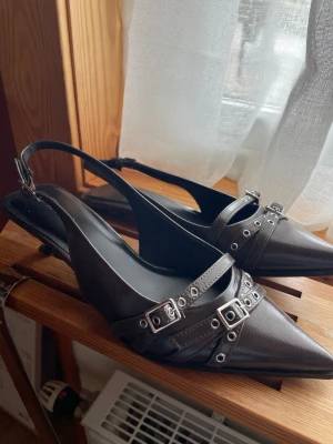 Bruna slingbacks - Klackar 5,5cm använda 1 kväll