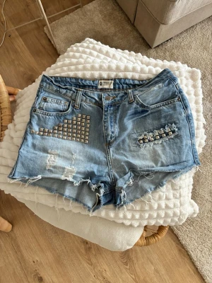 Jätte snygga jeans - Jätte snygga jean som sitter jätte bra på, som har nitar❤️ från ginatricot 