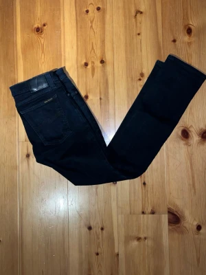 Nudie jeans  - Riktigt snygga Nudie jeans som aldrig är använda, Storlek w32/32, väldigt tight model om man ska vara ärlig. Vid köp av bundle (T.ex, Jeans o Hoodie) får man skön rabbat 🙌
