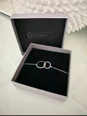 Silverarmband med två ringar - Sliver armband i äkta silver! Helt oanvänt💕