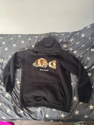 Palm Angels - Palm Angels svart storlek S-M jätte fin passform och fixar en outfit verkligen! Tyvärr för liten för mig😌