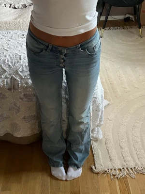 Blå jeans - Super fina jeans från Nelly