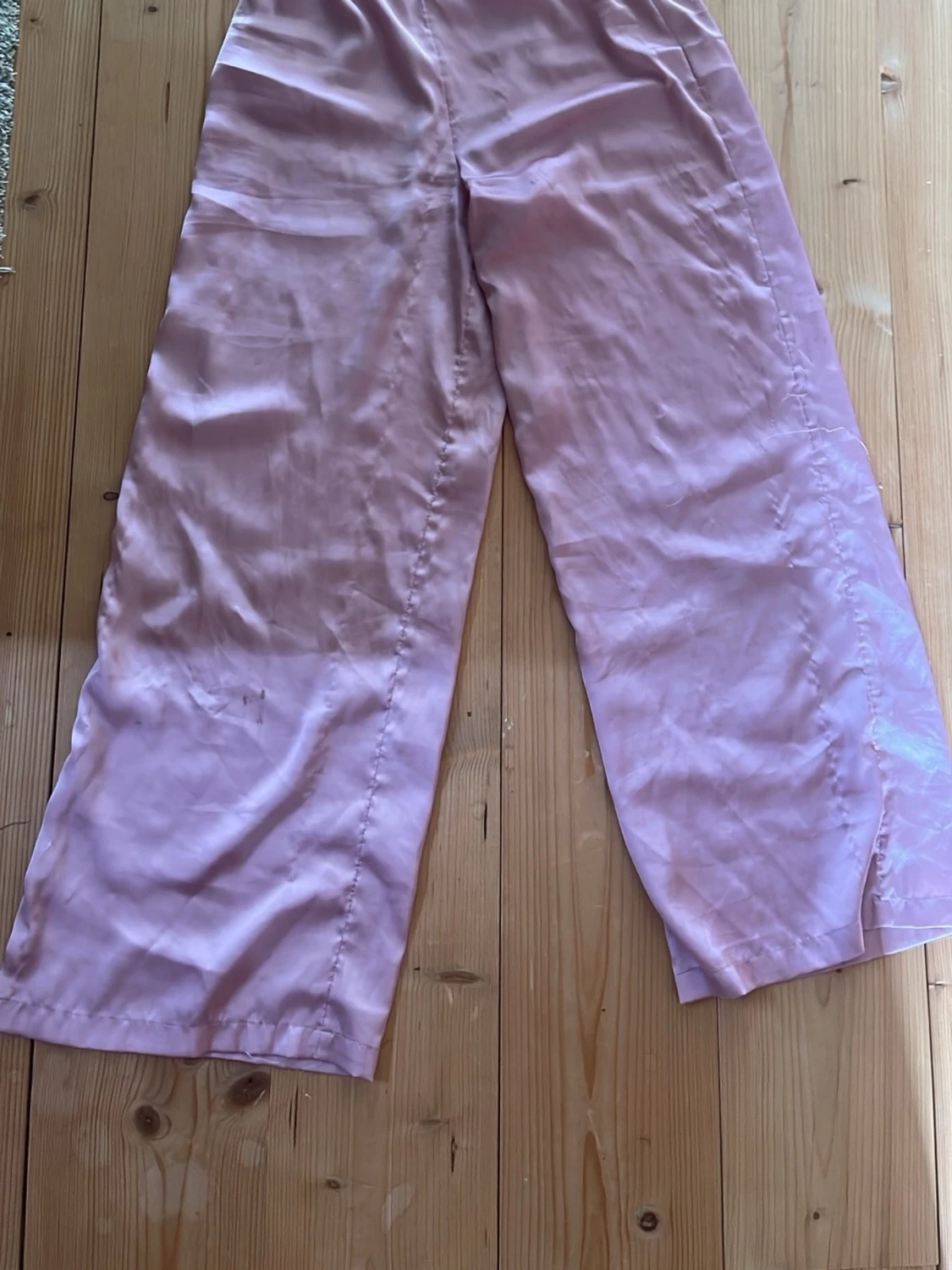 Ljuslila satinpyjamas med spets - 3
