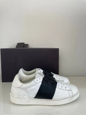 Valentino Open Skor  - Säljer nu dessa Valentino Open Skor, skriv för fler bilder/frågor🙌🏼