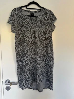 Pyjamas  - Pyjamas som aldrig är använd och är därav i ett mycket bra skick