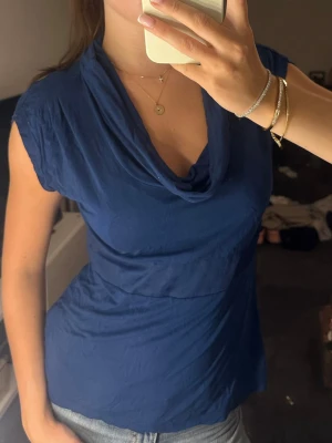 Elegant topp 💙 - Finaste toppen!! Ger en så fin siluett😍😍