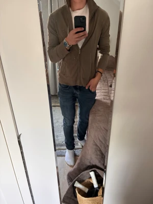 Zip cardigan - Skön cardigan från Cecil med hög krage, perfekt för layering men även riktigt skön med endast t-shirt 