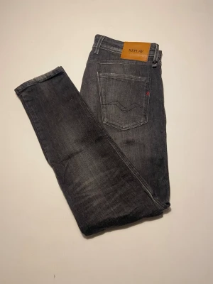 Replay - Svarta replay jeans i mycket bra skick. ANBASS slim fit. W31, L32.