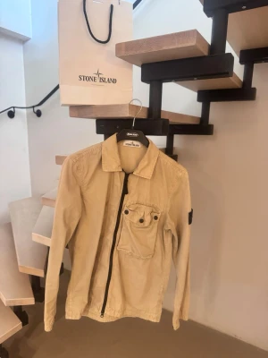 Stone Island Overshirt  - Säljer en fin stone island overshirt storlek S. Använd fåtal gånger, bra skick. 