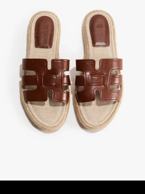 Hm sandaler - Säljer dessa sandaler ifrån hm i storlek 38. Använda en gång säljs för fel storlek 💕