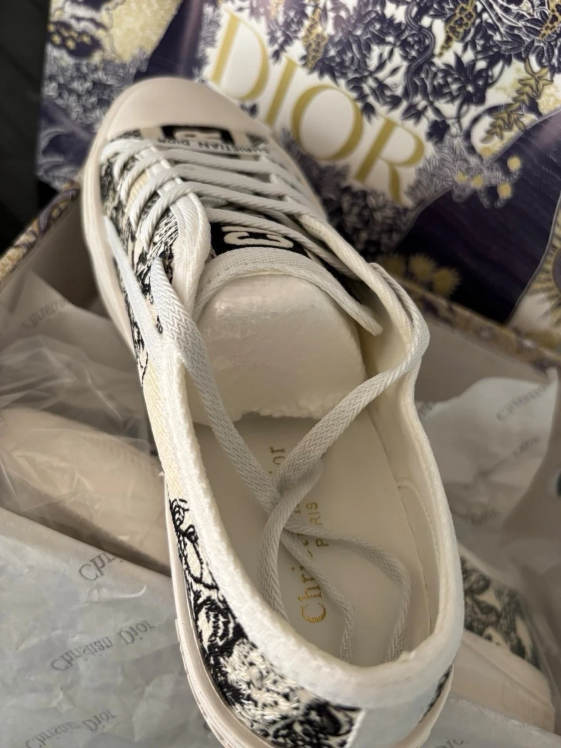 Dior sneakers med svartvitt mönster - 3