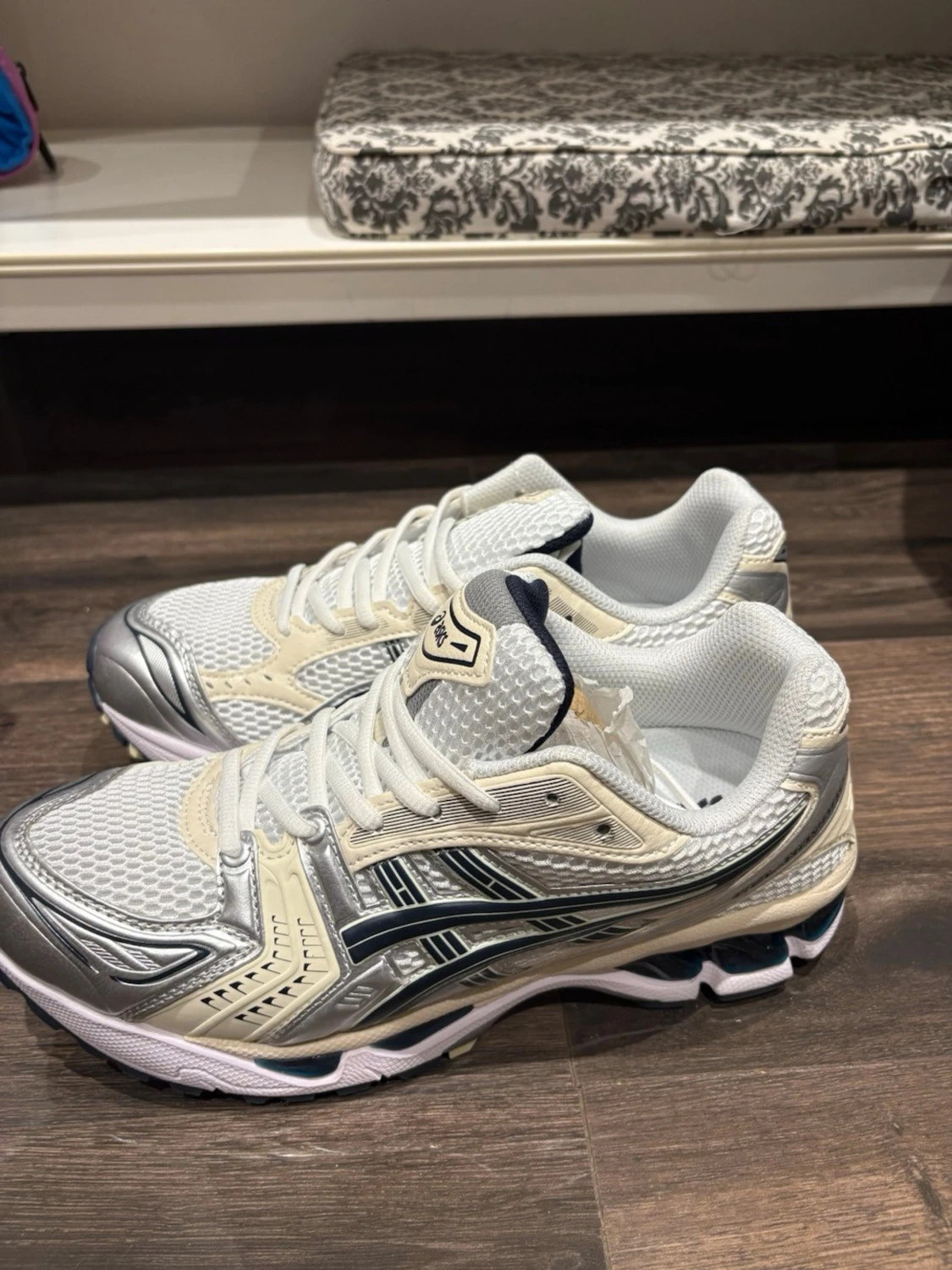Asics Gel-Kayano 14 storlek 44