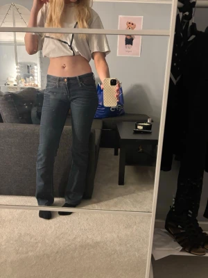 Mavi low waist jeans - Säljer mina low waist jeans från Mavi då de inte kommer så mycket till användning längre. De är i bra skick och har fin passform. Storlek 24/32💕 pris går att diskutera 