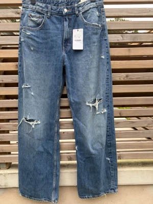 Jeans Zara  - Helt nya, storlek 42, priset går att diskuteras 😊