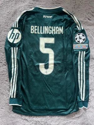 Real Madrid 26/27 Bellingham  - En real Madrid longsleeve för 26/27 med Bellingham i spelar version, storlek L