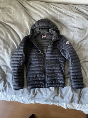 Colmar jacka - Colmar jacka / Storlek 48 / Skick 10/10, känns som ny / DM för frågor eller köp!