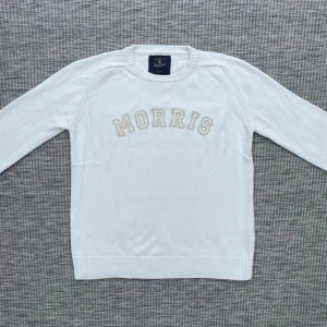 Stickad Morris tröja - Säljer nu denna riktigt feta stickade Morris tröja!🙌 Skick: 9/10🌟 Storlek: Large - Stolreken som en M👏 Hör gärna av er vid frågor eller funderingar!🤗