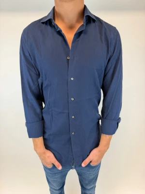 Sonrisa Skjorta - Hej! Säljer nu denna väldigt snygga och eftertraktade Sonrisa casual skjorta i jerseypiké! Storlek M, Ny pris= 2700 kr! Säljs för= 1099 kr!