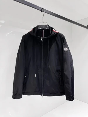 Monc windbreaker med NFC scan - Kommer med nfc och qr kod. Bra windbreaker inför höst och riktigt snygg.