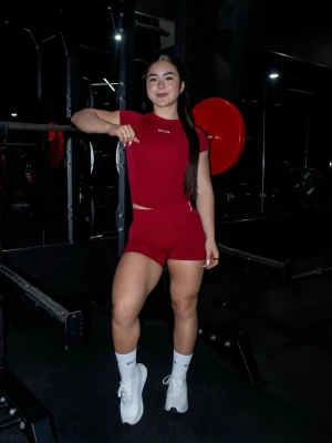 Dfyne gymshorts crimson - Knappt använda Dfyne gymshorts i färgen crimson som inte säljs längre❤️❤️