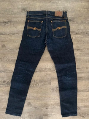 Nudie jeans  - Säljer ett par nudie jeans i modellen tilted tor rikigt schyssta om du vill ska dina egna slitningar👌🏼