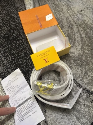 LV bälte vit  - Helt ny 115cm 
