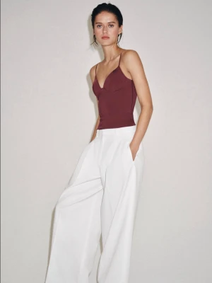 Zara topp - Vinröd topp från Zara i storlek S, aldrig använd💗