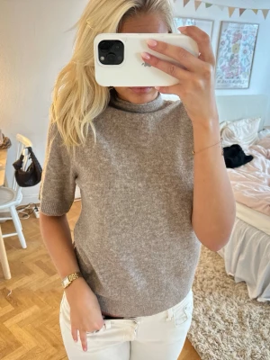 stickad tshirt  - jätte jättefin, ny med prislapp kvar 💓