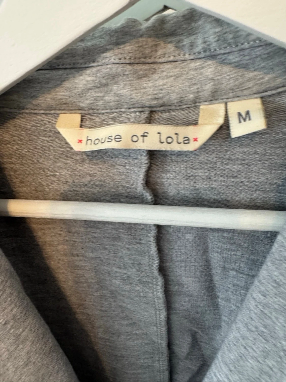 Grå kavaj med broderad detalj - 2