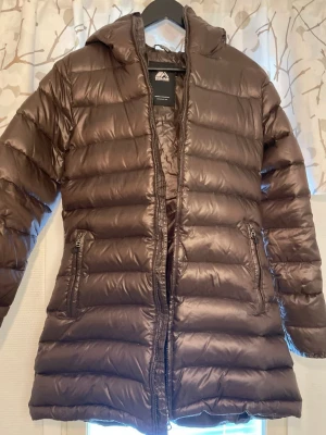 Altitude 8848 down jacket (women's M) - A very warm and plush 8848 Altitude down jacket, size 38. Worn only a couple of times, so it is practically brand new! Dark brown in color. Original price approx. €400. A high-quality, warm jacket. Measurements: Shoulder to hem: 76–83 cm (a couple of centimeters longer at the back) Armpit to armpit: 50 cm Sleeve length from armpit: 52 cm Sleeve length from shoulder: 62 cm Model in photos is 175 cm tall. ✨Also listed on Bought, Tise & Vinted @1233_user
