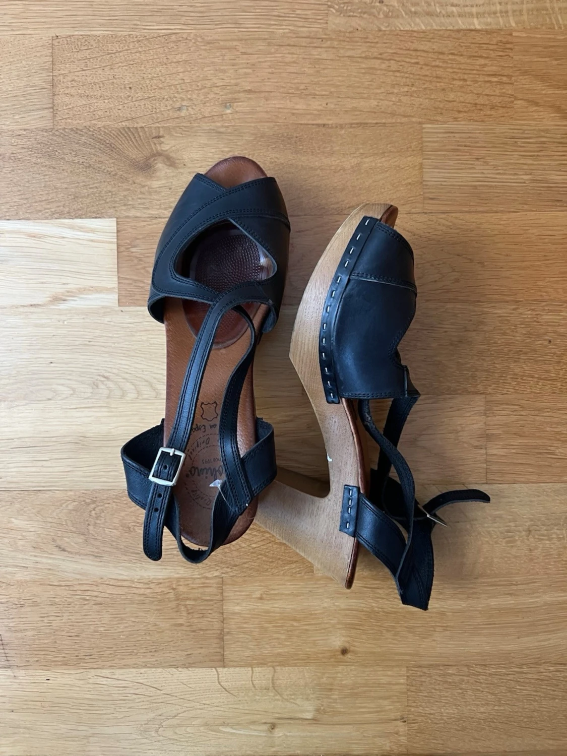 Svarta träklackade sandaler - 1