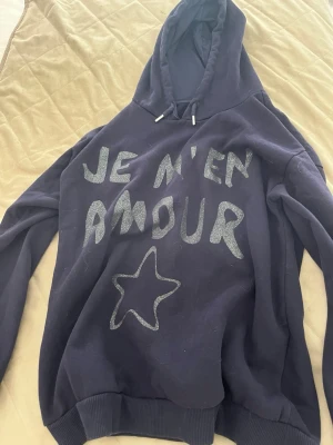 Hoodie - Sparsamt använd, är öppen för prisförslag!