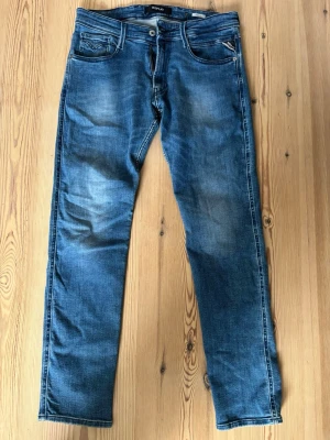 Replay Jeans - Replay jeans. Modell Anbass. W32, L32 storlek. Är använda max 5 gånger 