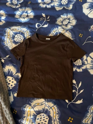 Brun tshirt - Snygg Tshirt från gina i skönt material