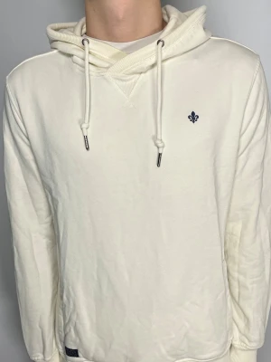Morris hoodie - 👕 Plagg: Hoodie                                                           📏 Storlek: L sitter som M                                                               🏷️ Märke/Modell: Morris                                                     ✨ Skick: Fint skick                                                         💬 Vid frågor är det bara att skriva!                                                                                          🛍️ Gramenti