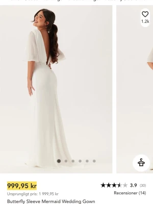 Butterfly Sleeve Mermaid Wedding Gown - Bal/bröllopsklänning, super fin & helt oanvänd, i storlek 40. Kommer med galje med plast överdrag över. Köpt på bubbleroom