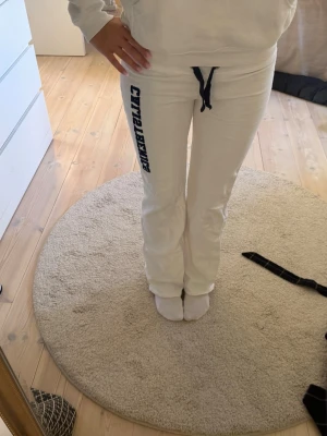 Mjukisbyxor  - Säljer dessa fina mjukisbyxor från Gina som jag endast använt 1 gång! 