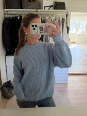 Stickad tröja  - Säljer denna stickade tröja från H&M