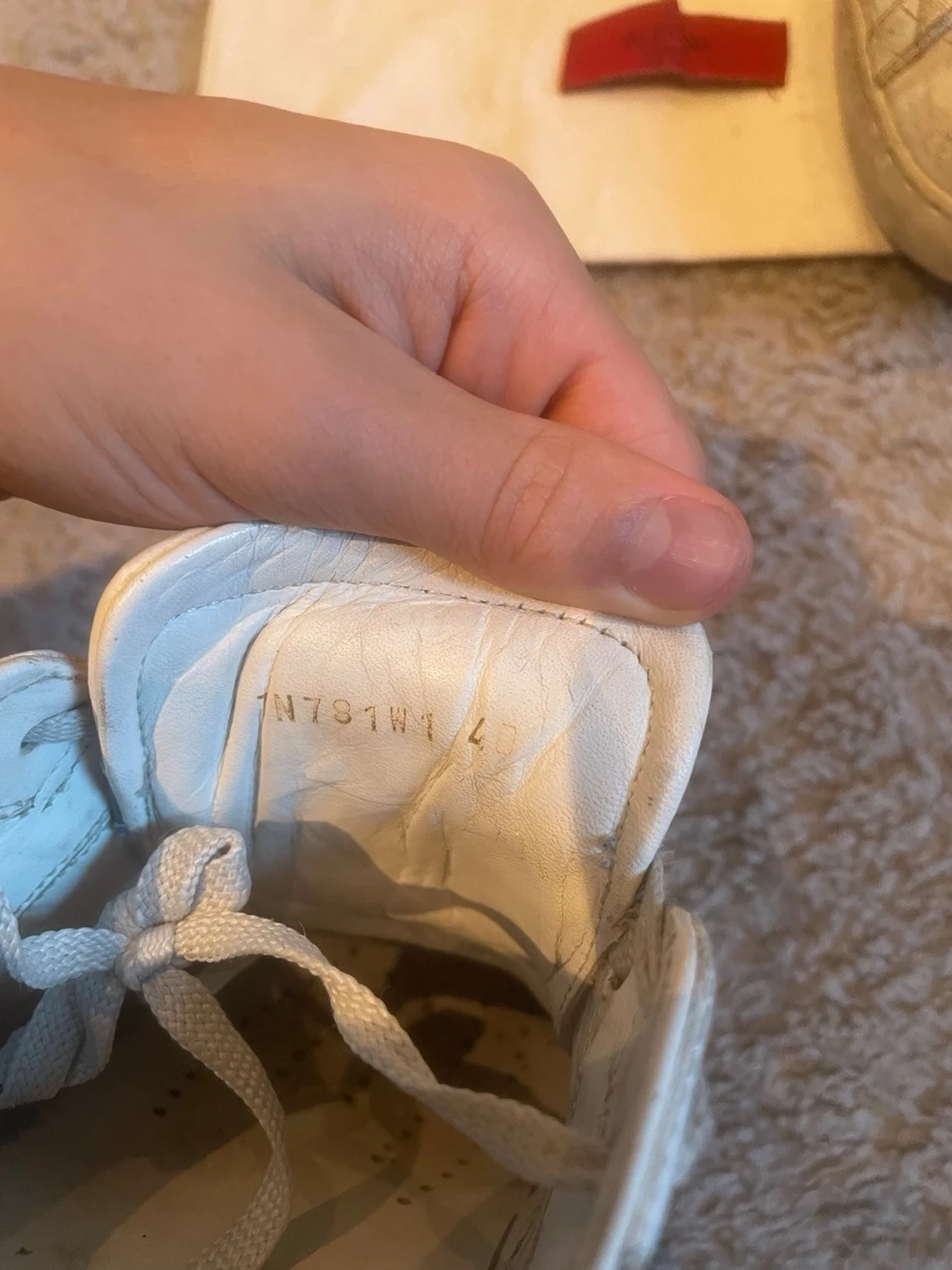 Vita och blå sneakers från Valentino - 4