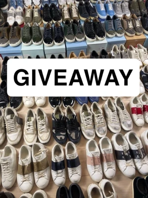 Valfria Skor - Tja! För att fira 1900 följare på TikTok kör vi en giveaway på ett valfritt par skor som finns inne! Det ända ni behöver göra för att vara med är att gilla annonsen och följa oss. Avslutas den 5te september. Lycka till 🤞 
