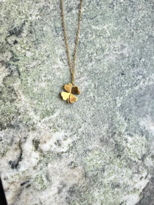 Edblad halsband  - Edblad halsband med fyrklöver 