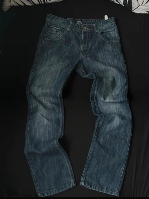 Denim bootcut/flared jeans - Denim jeans passar till allt och alla för bra pris. Om du har en fråga ställ gärna 