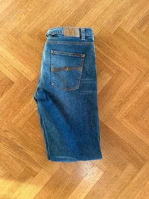 Blå Nudie Jeans (Lean Dean) - Säljer ett par nudie jeans i modellen lean dean. Fråga om ni undrar något. Pris kan diskuteras vid snabb affär😁