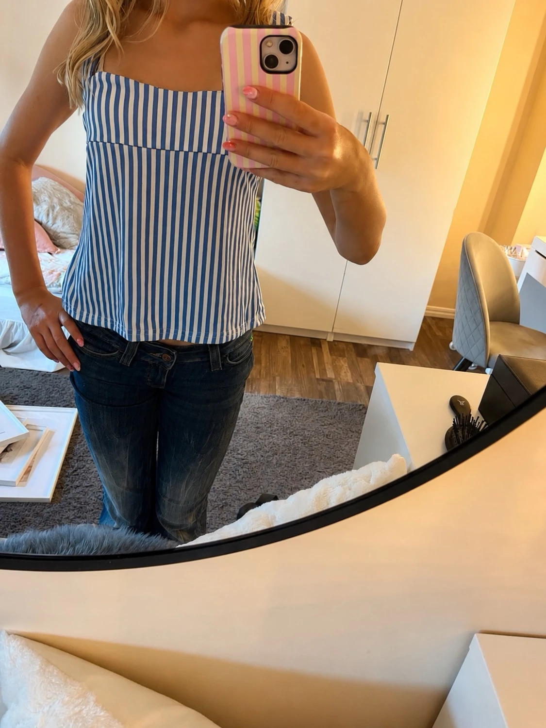Blåvit randig linnetopp med knyt