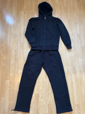 Tuttolente Set  - Hoodie i M och byxor i L för optimal fit. 