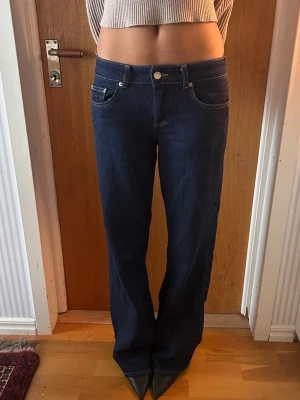 Mörkblå raka jeans  - Såå snygga från nakd, storlek 34🩷