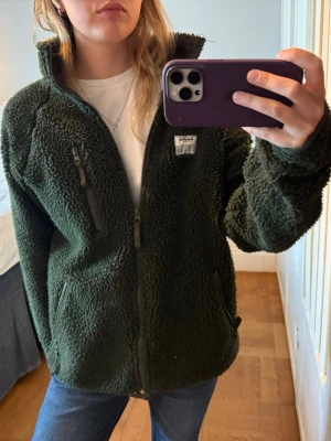 Grön fleece!!  - Så mysig fleece från Resteröds. 